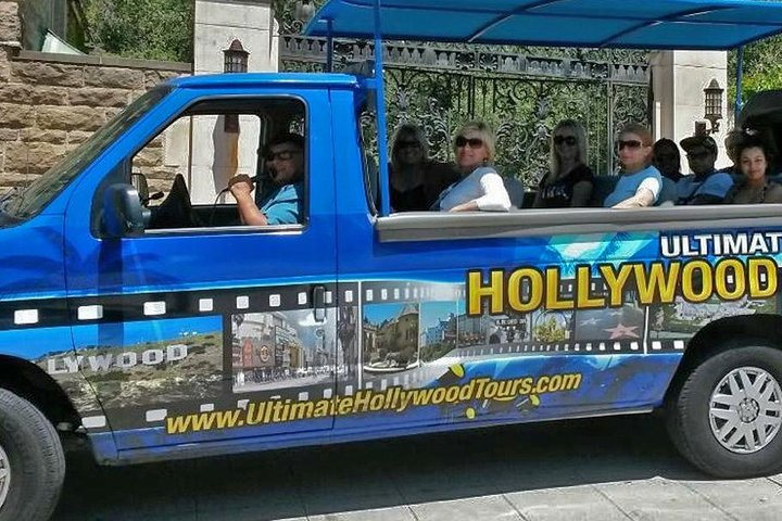 Discover celebrity homes and iconic landmarks in Los Angeles all while enjoying a fun ride through Hollywood’s most famous locations with Ultimate Hollywood Tours.